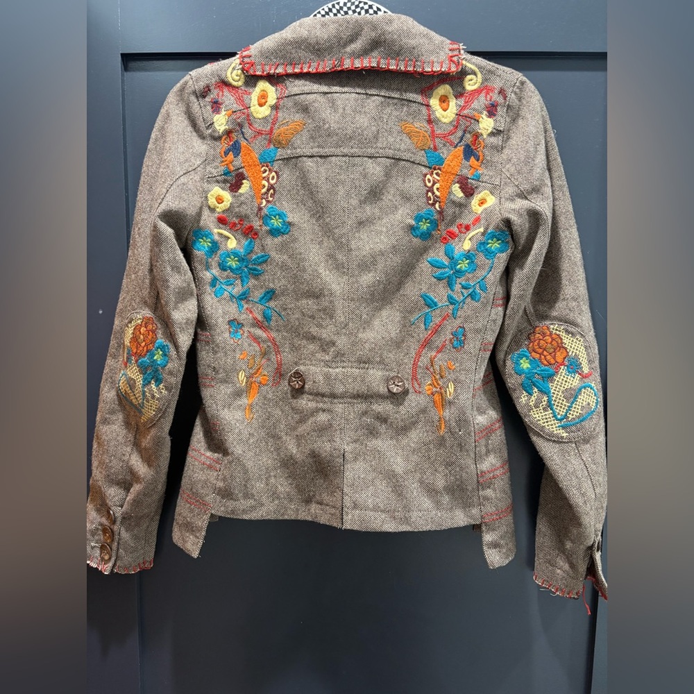 Hendi Embroidered Unique Jacket - image 12
